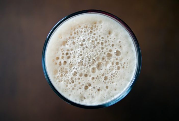 Cerveja, foto NEUTRA - Frank Luca/Unsplash