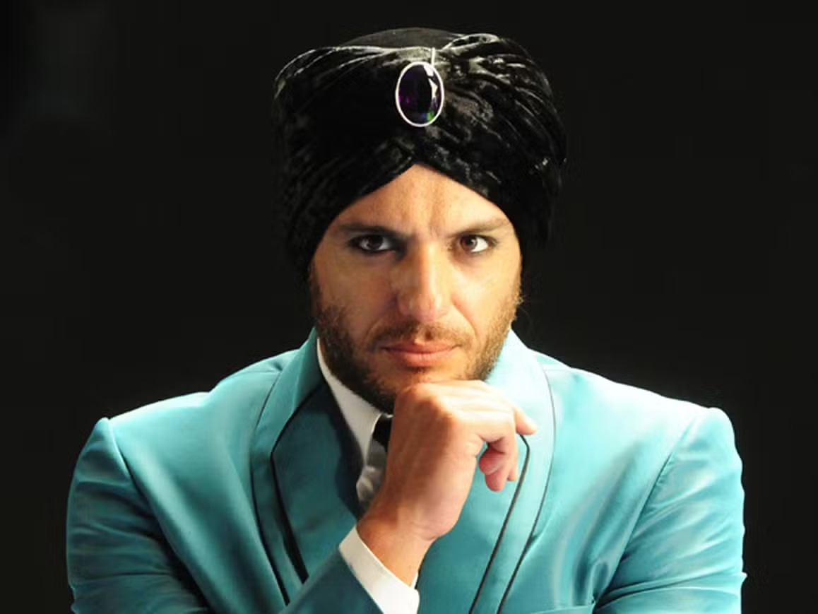 <p>O texto foi assinado por Alcides Nogueira e Geraldo Carneiro, com direção de Mauro Mendonça Filho, e elenco liderado por Rodrigo Lombardi e Carolina Ferraz.</p>
