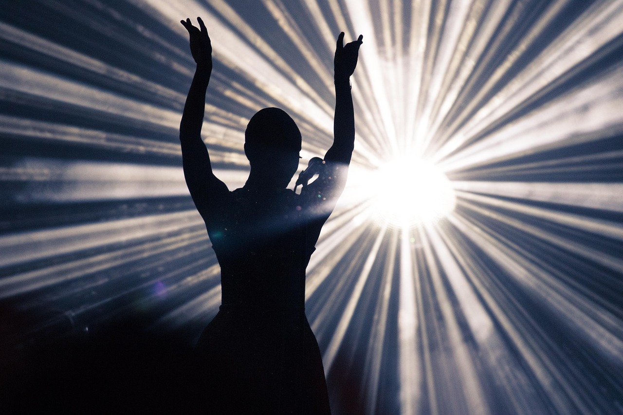 O ranking foi divulgado próximo ao Dia Mundial do Compositor, celebrado em 15 de janeiro, data que homenageia os criadores por trás dos sucessos.
Essa escolha ressalta a importância de reconhecer não apenas executantes, mas também autores de obras memoráveis. 