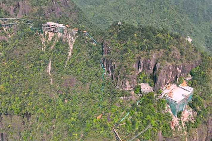 Passeio de trem na Montanha Dajue, China - Reprodução do Youtube Canal Travel East