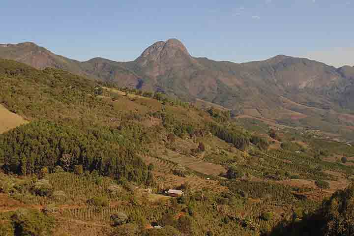 <p>Com menos de 1% da área urbanizada, o município tem origem no século 19, quando servia de passagem entre Minas Gerais e Espírito Santo.</p>
