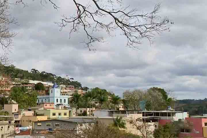 <p>Com pouco mais de 6,5 mil habitantes, ruas tranquilas e relações próximas entre vizinhos, o município construiu uma rotina marcada pela sensação de segurança e pelo ritmo típico do interior.</p>
