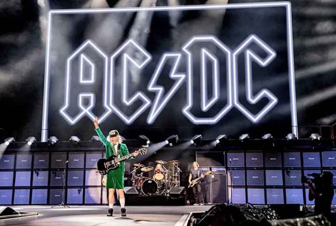 Após 16 anos, AC/DC volta ao Brasil e lota o estádio do MorumBIS