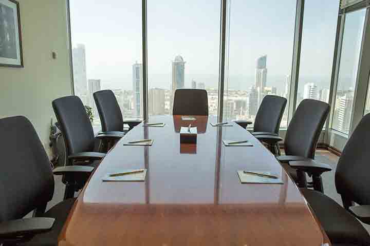 <p>Nessas cidades, o ar-condicionado não é luxo, mas necessidade vital. Casas, escritórios e prédios públicos dependem da climatização para funcionar, tornando-se parte essencial da infraestrutura urbana.</p>
