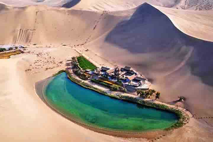 <p>Deserto de Dunhuang, China: Um símbolo da arte budista, essa histórica vila com seu belíssimo oásis encontra-se na província de Gansu.</p>
