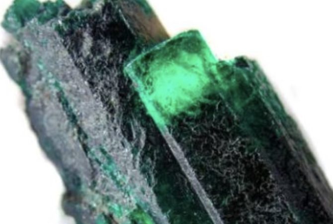 Esmeralda de mais de 7 mil quilates encontrada na Zâmbia entrou para o Livro dos Recordes em 2022; relembre