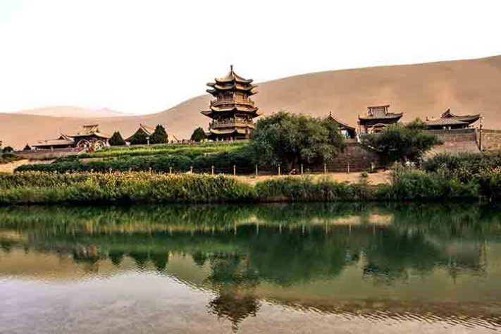 Deserto de Dunhuang, china - As vilas isoladas mais exuberantes do mundo