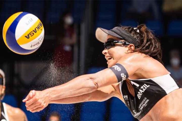 Jogadora de vôlei de praia Carol Solberg 