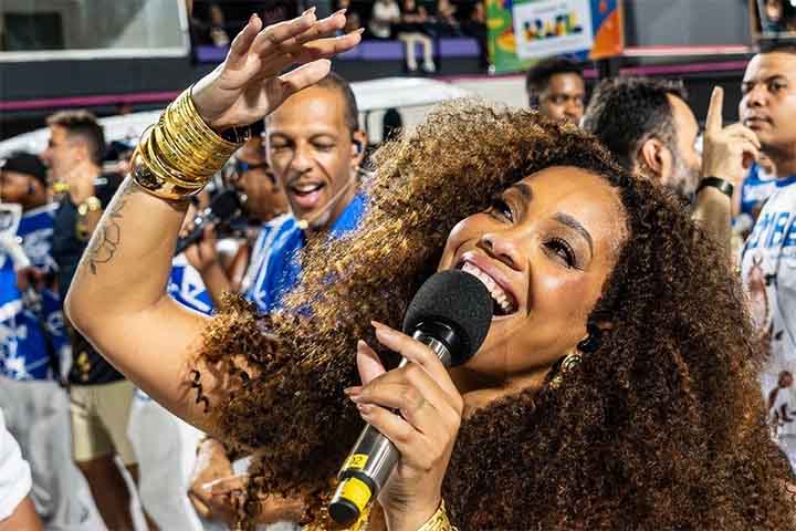 Jéssica Martin: perfil da intérprete oficial da Beija-Flor - Reprodução do instagram @beijafloroficial