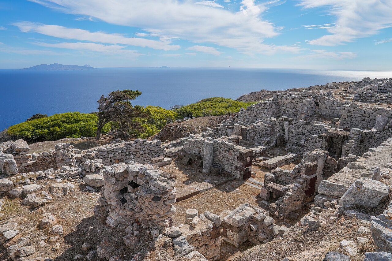 <p>Localizado no topo de uma colina acima de Perissa, Ancient Thera guarda ruínas de diferentes civilizações, como fenícios e romanos. Além da importância histórica, o sítio oferece vistas deslumbrantes da ilha.</p>
