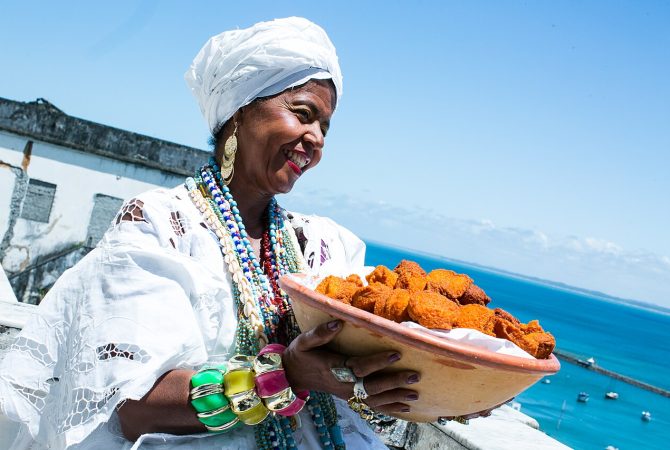 Baianas de acarajé: mulheres fortes guardiãs do sabor e da tradição