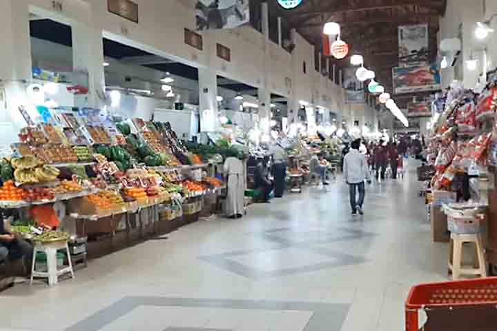 <p>O comércio e os serviços adaptam seus horários para evitar perdas e garantir o funcionamento. Essa reorganização mostra como o calor influencia diretamente a dinâmica econômica da cidade.</p>
