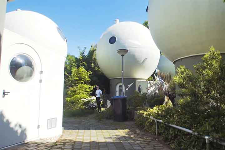 <p>O conjunto enfrentou problemas estruturais e ameaças de demolição nos anos 1990, mas sobreviveu graças a restaurações e ao interesse turístico que desperta até hoje.</p>
