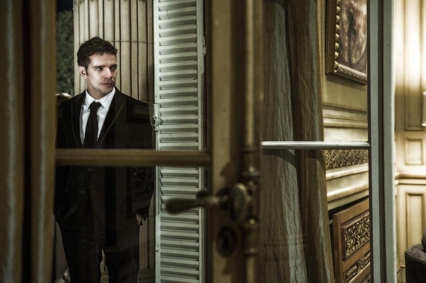 <p>Sua última novela havia sido “O Rebu” (2014), e agora ele revive a energia dos estúdios. Recentemente, ao “Uol”, afirmou que está matando a saudade da teledramaturgia na TV aberta: “Estava fazendo falta, já. Redescobri essa paixão pela novela porque você acaba criando uma trupe, né? E vai com essa trupe durante nove meses”, declarou.</p>
