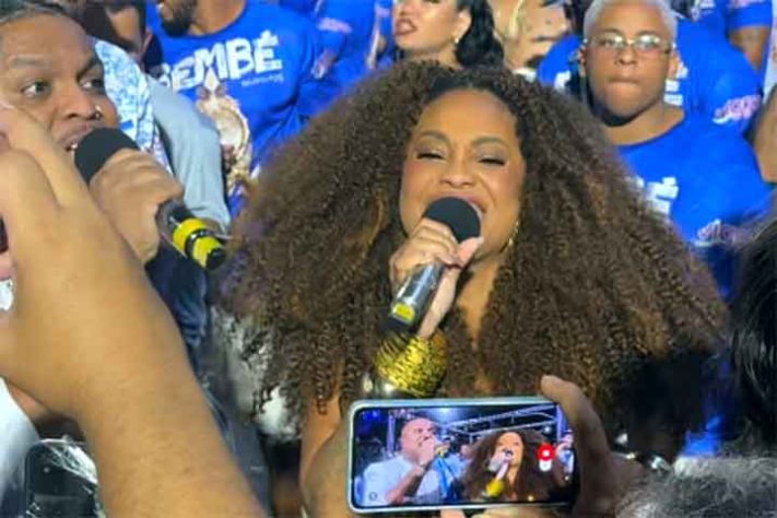 Jéssica Martin, a intérprete da Beija-Flor