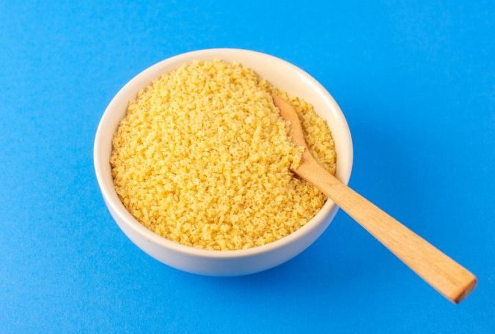 <p>De acordo com os jurados, um bom flocão deve ter cor amarela intensa, grãos uniformes e, depois de preparado, resultar em um cuscuz soltinho, aromático e com sabor levemente amanteigado.</p>
