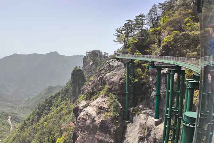 <p>Tudo isso cria um circuito completo para visitantes que desejam apreciar a paisagem sem enfrentar subidas longas ou trilhas exaustivas.</p>
