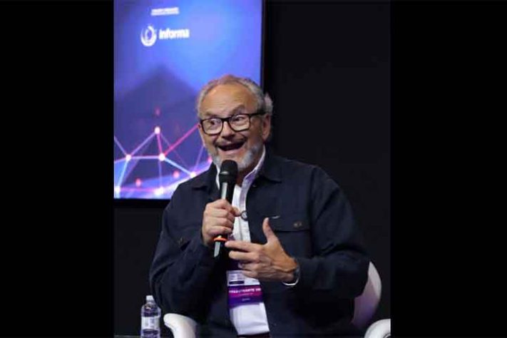 Ernesto Paglia estreia como apresentador do 'Roda Viva'