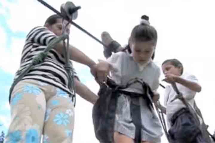 <p>Nesse período, as cheias, os ventos fortes e a neblina aumentam a instabilidade e provocam mais faltas às aulas e evasão escolar.</p>
