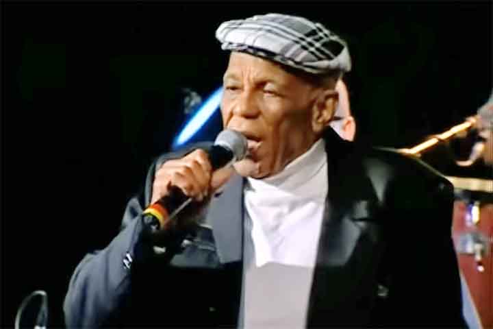 Bezerra da Silva, cantor, compositor e músico multi-instrumentista brasileiro - Reprodução do Youtube