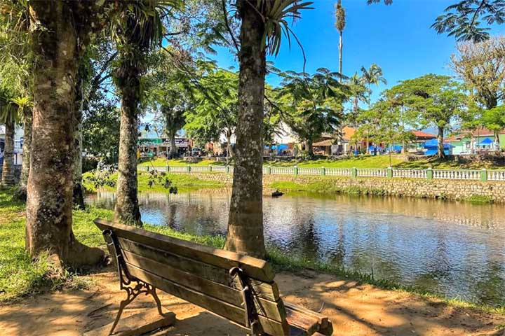 <p>Com uma infraestrutura de pousadas charmosas e serviços de qualidade, Morretes é o destino ideal para quem quer desacelerar.</p>
