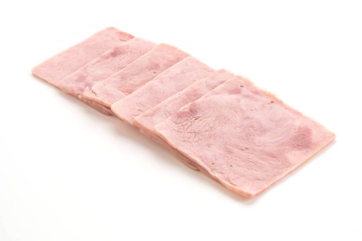 <p>Vale ressaltar que ambos são alimentos processados e devem ser consumidos com moderação.</p>
