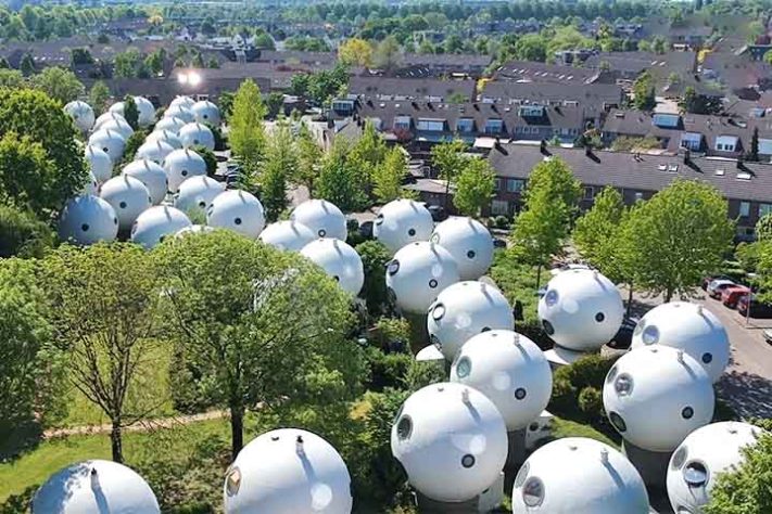 Bolwoningen, casas redondas holandesas localizadas no bairro de Maaspoort, em 's-Hertogenbosch, na Holanda - Reprodução do Youtube Canal Great Big Story