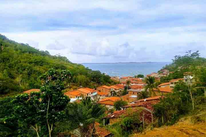 <p>A Ilha dos Frades é uma das ilhas mais belas da Baía de Todos-os-Santos, em Salvador.</p>
