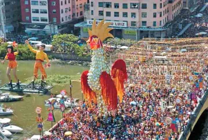 Galo da Madrugada: a tradição do maior bloco de carnaval do mundo