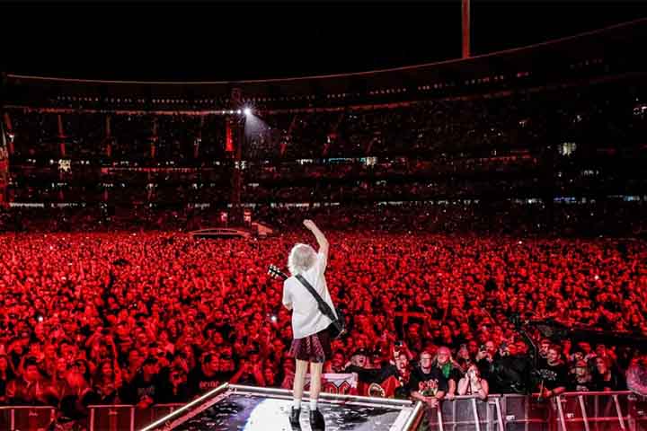 Após 16 anos, AC/DC volta ao Brasil e lota o estádio do MorumBIS ...
