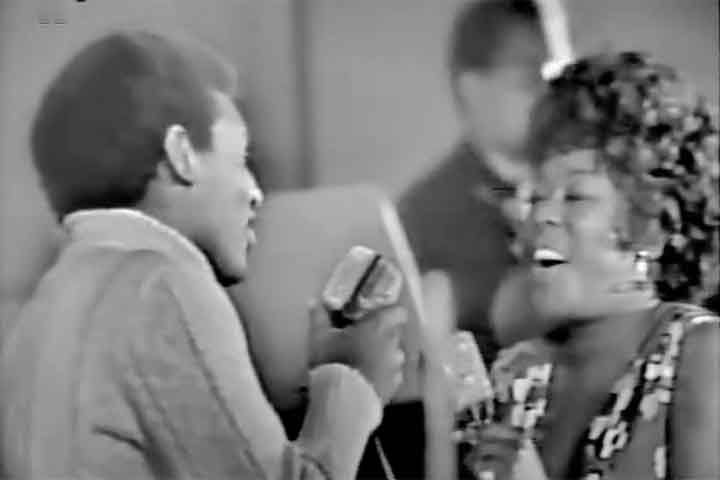 <p>O cantor carioca chegou a fazer duetos no palco com nomes famosos internacionalmente. Um dos exemplos eloquentes foi o show com Sarah Vaughan, uma das maiores cantoras da história do jazz.</p>
