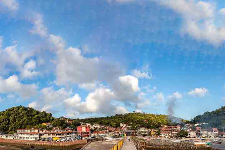 <p>Além de tudo, a Ilha dos Frades conta com excelentes restaurantes de culinária baiana em um ambiente bem longe do agito urbano da capital.</p>
