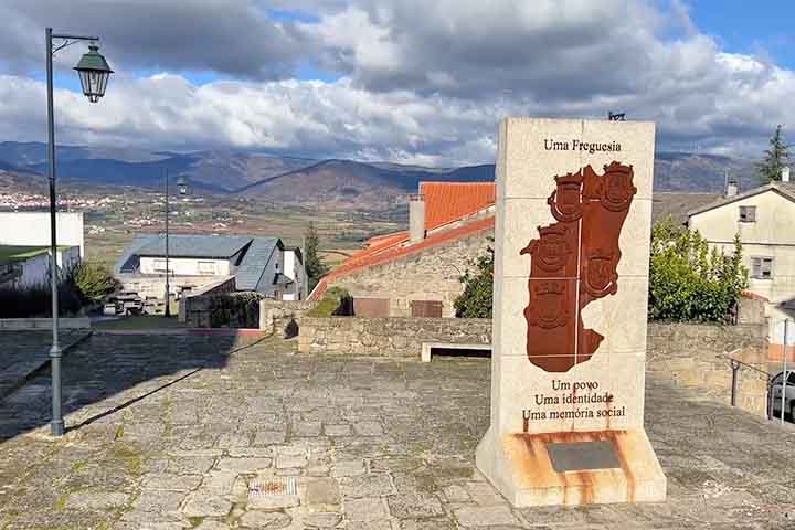 <p>Também é possível adquirir um bilhete combinado de 10 euros (em torno de R$ 61) que inclui o Castelo e outros museus locais.</p>
