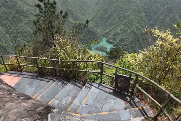 Passeio de trem na Montanha Dajue, China - Reprodução do Youtube Canal Travel East