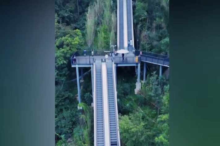 Escada rolante na China – Reprodução/YouTube