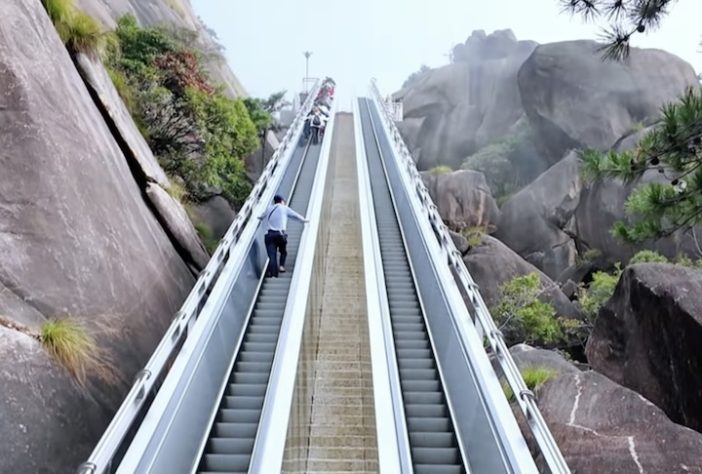 Escada rolante na China – Reprodução/YouTube