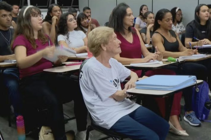 Idosa de 92 anos realiza sonho de ir para a escola, se alfabetiza e vai cursar graduação – Reprodução/TV Globo