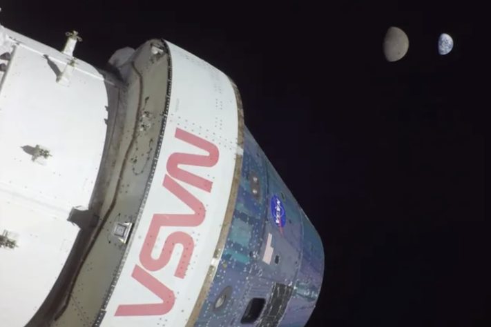 A espaçonave Orion da Nasa capturou uma imagem da Terra e da Lua juntas em dezembro de 2022, durante o Artemis 1 – Divulgação/NASA