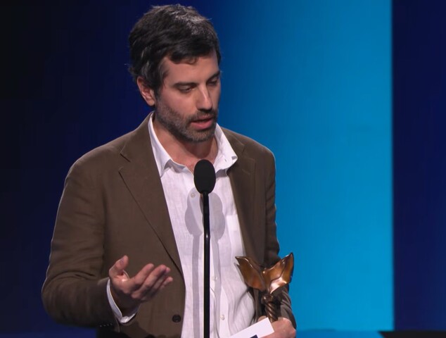 <p>Ao celebrar “um ano incrível para o Brasil”, afirmou sentir orgulho de representar o país, a América Latina e os imigrantes, encerrando com o já conhecido “Vai, Corinthians.”</p>
