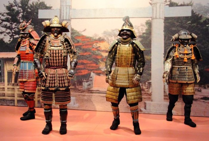 Armaduras samurai – Wikimedia Commons/Rabe!