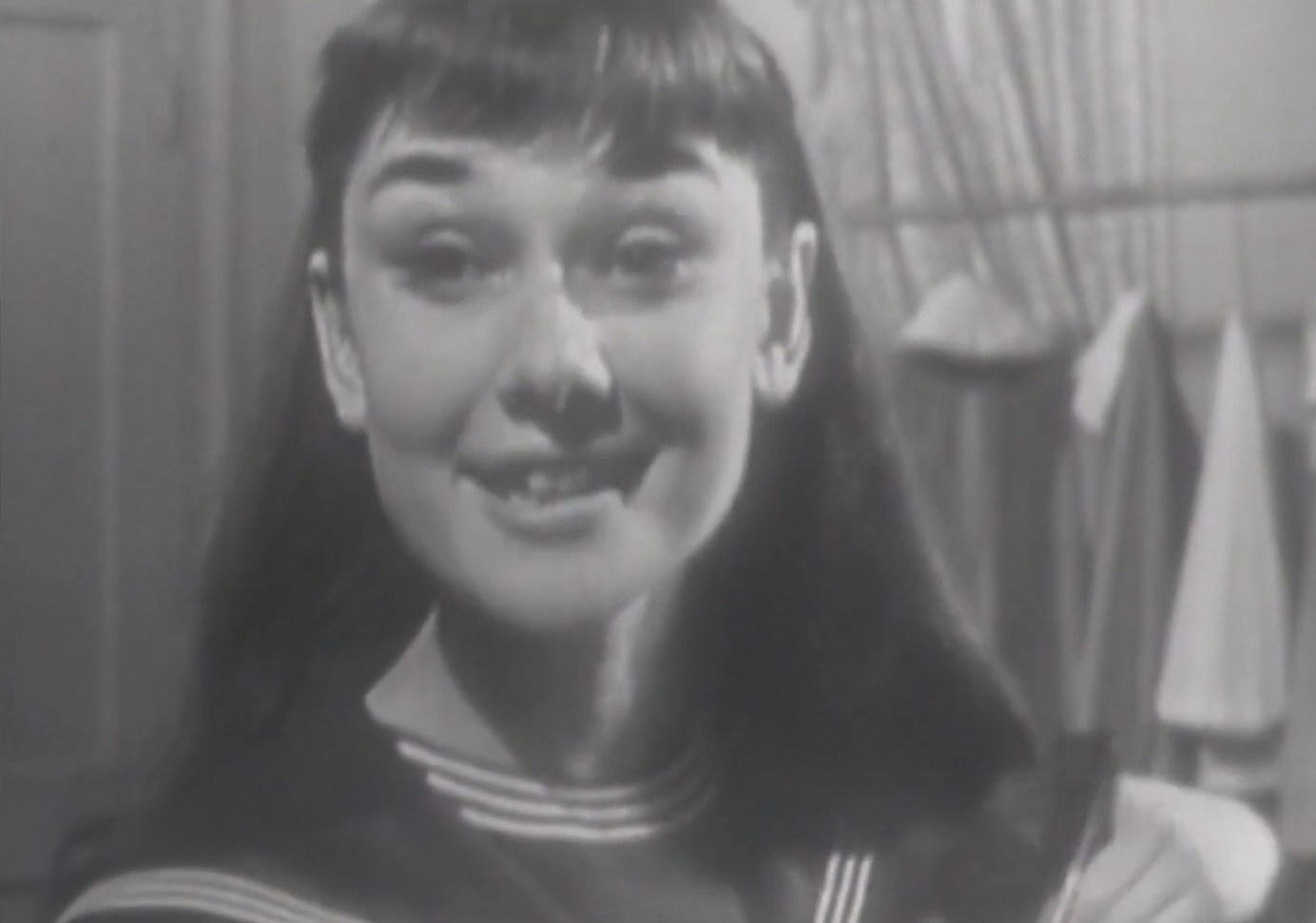 <p>Enquanto filmava em Monte Carlo, chamou a atenção da escritora francesa Colette, que acreditava que ela seria ideal para o papel-título na adaptação teatral de seu romance “Gigi”. Apesar da inexperiência, foi escalada e recebeu críticas positivas quando a montagem estreou na Broadway, em 1951.</p>
