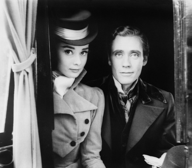 <p>Em 1954, retornou aos palcos com “Ondine”, ao lado de Mel Ferrer, com quem se casou no mesmo ano. O casal teve um filho, Sean, nascido em 1960, e se divorciou em 1968. Por essa atuação, Hepburn recebeu o Tony Award, no que foi sua última apresentação na Broadway.</p>
