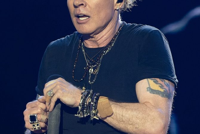 Axl Rose completa 64 anos em ano que marca mais uma turnê do Guns N’ Roses.