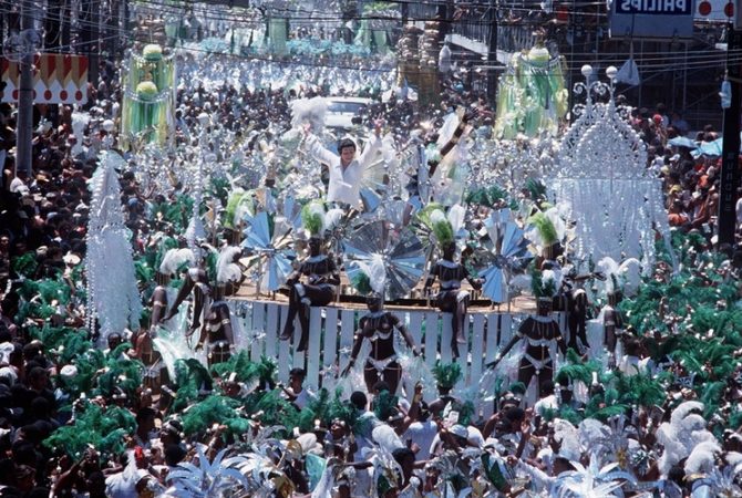 Desfiles de escolas de samba do Rio que são inesquecíveis