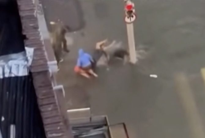 Homem tenta ajudar mulher que levava choque e também é eletrocutado em Copacabana