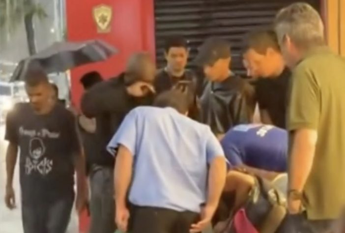 Homem tenta socorrer mulher que levava choque e também sofre descarga elétrica no RJ – Reprodução/TV Globo