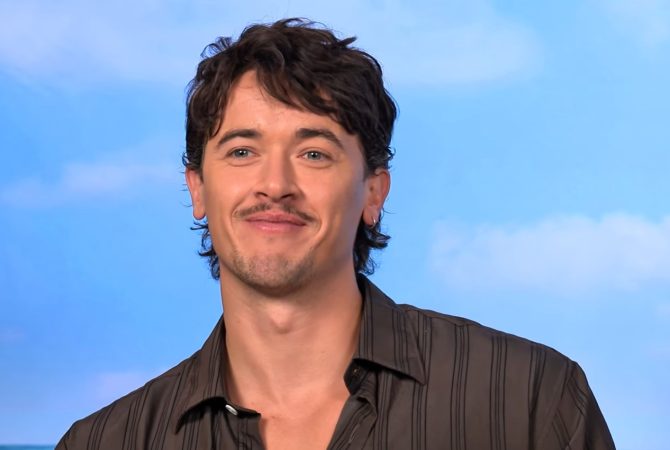 Tom Blyth revela transformação após “De Férias com Você”