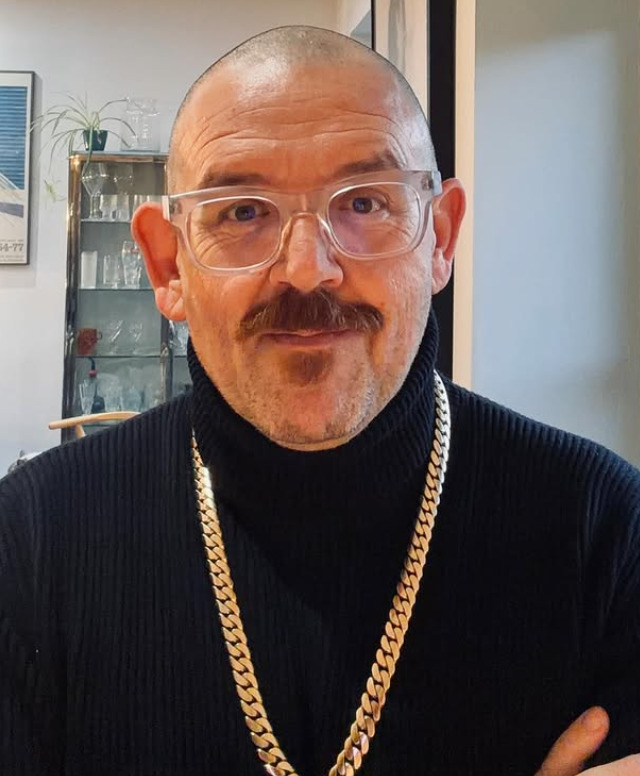 <p>O humor é a essência que permeia tanto a vida profissional quanto pessoal de Nick Frost. Ele acredita que rir é uma forma de enfrentar dificuldades, filosofia que se reflete em seus personagens, mesclados de fragilidade e comicidade. Assim, o ator constrói narrativas que dialogam com a realidade.</p>
