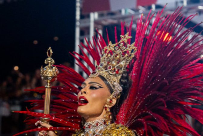 Juliana Paes coroa retorno triunfal à Viradouro com Desfile das Campeãs