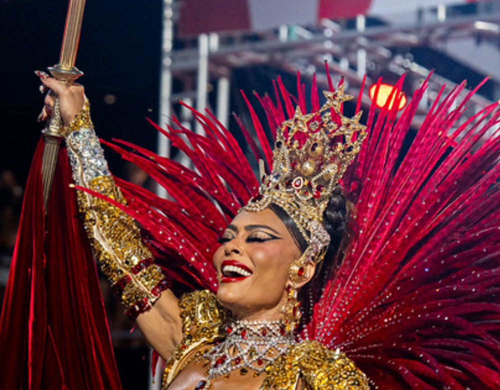 <p>Sua volta ganhou um significado especial porque, segundo a atriz, foi motivada pelo último pedido do pai, que sofria de Alzheimer e queria vê-la de volta à Marquês de Sapucaí, antes de falecer em 2024.</p>
